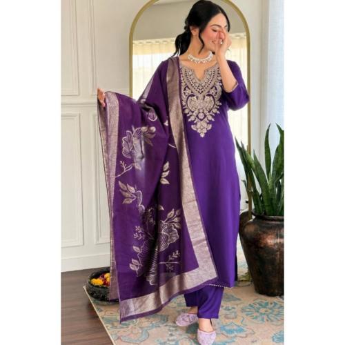 Women Floral Embroidered Kurta Set with Trousers & Dupatta